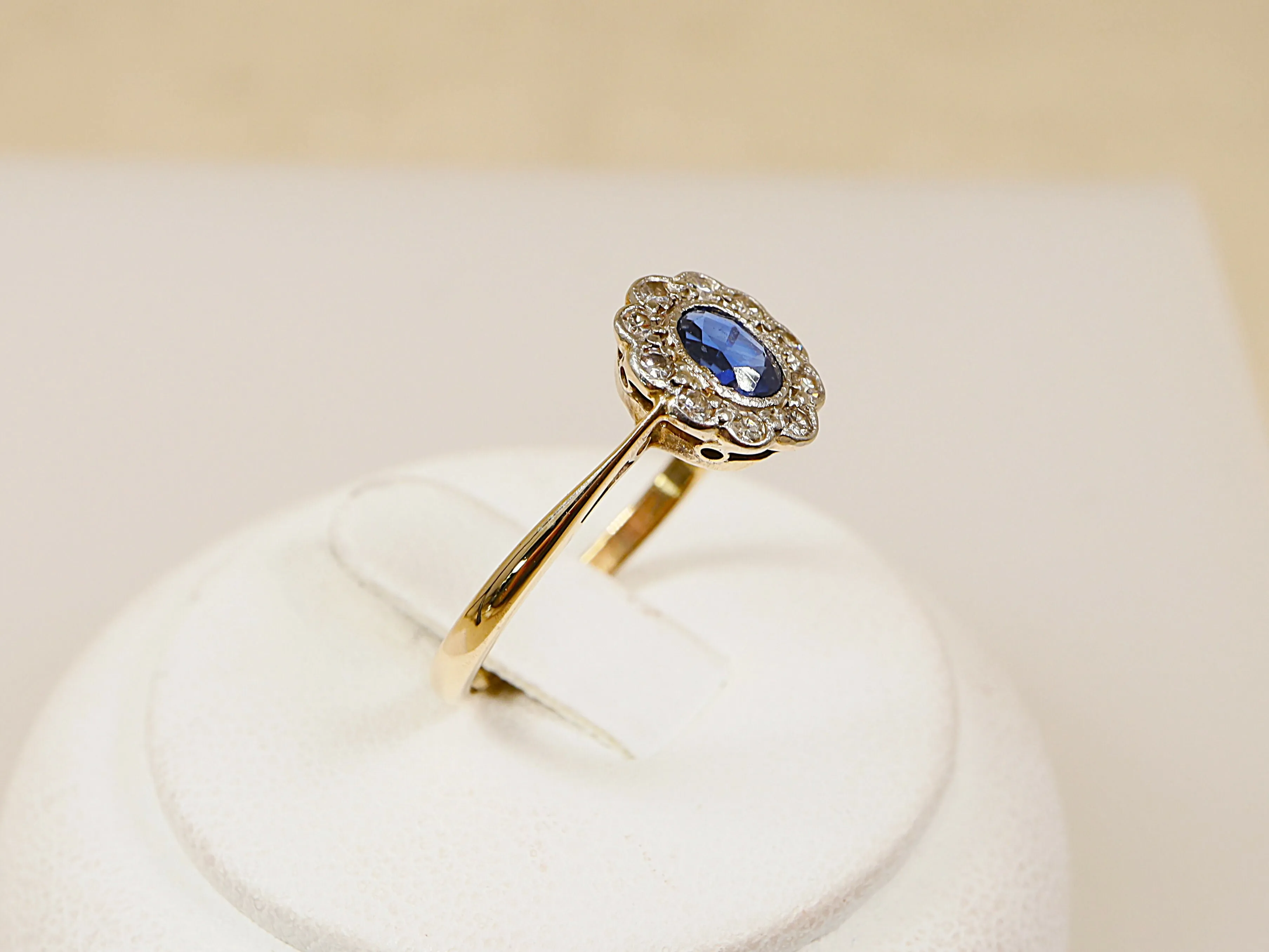 9ct Gold Platinum Sapphire & Diamond ‘Diana’ Ring