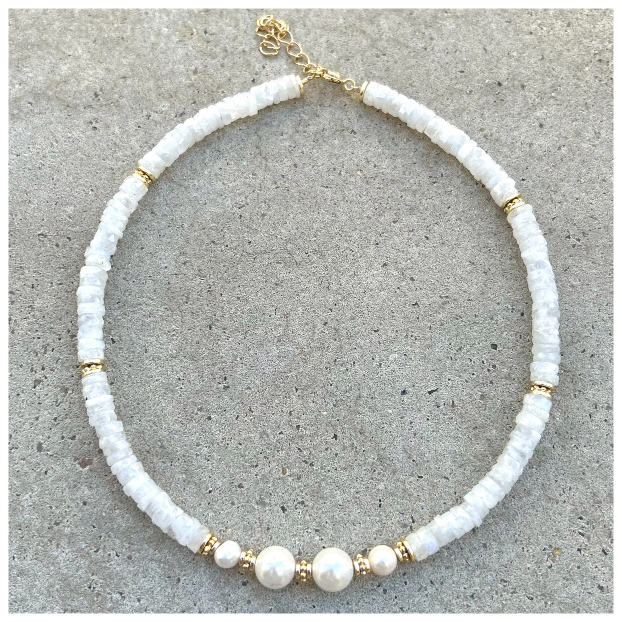 Diana 3 Pearls Moonstone Beaded Necklace